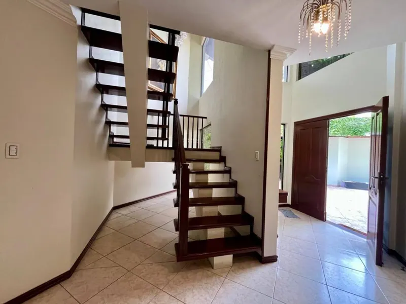 Casa de 2 plantas en venta en la Zona Oeste, 2do anillo: foto 4 de 25