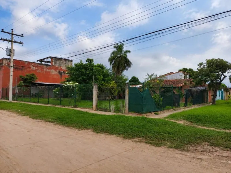 Terreno en esquina con construcción en venta en la Zona Este: foto 1 de 3