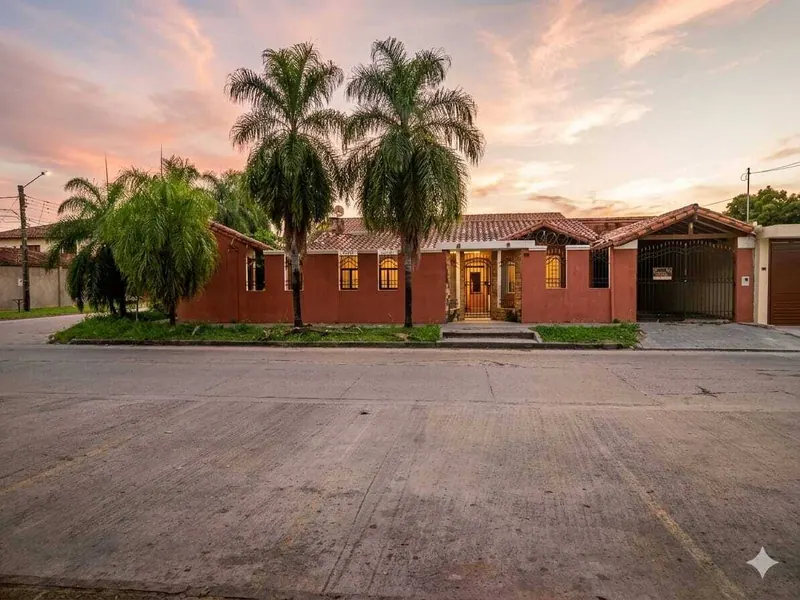 Casa en venta en el barrio Guaracachi con departamentos para alquiler: foto 1 de 6