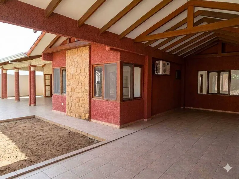 Casa en venta en el barrio Guaracachi con departamentos para alquiler: foto 3 de 6