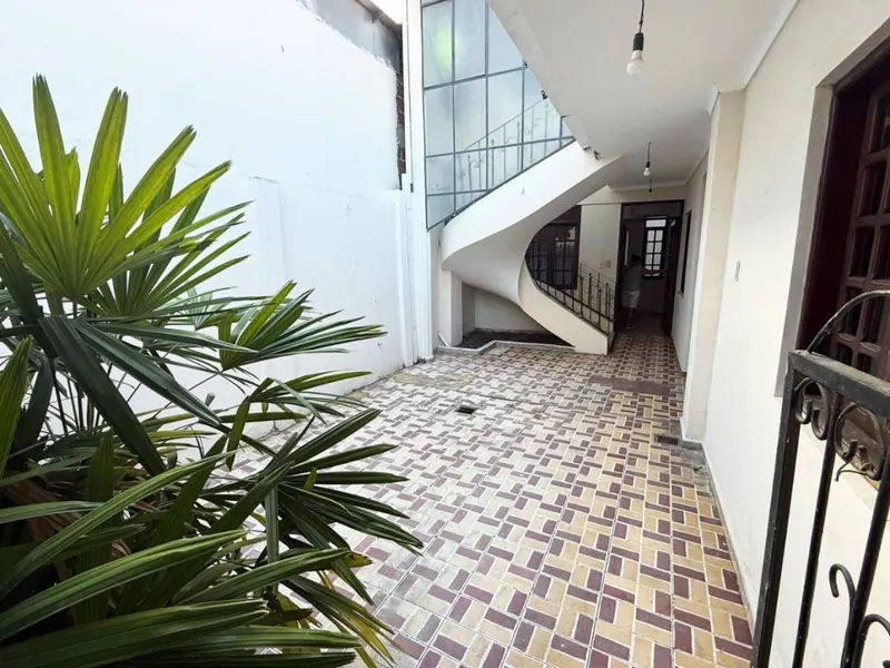 Casa con dos tiendas en venta en el Centro, Mercado Los Pozos: foto 9 de 13