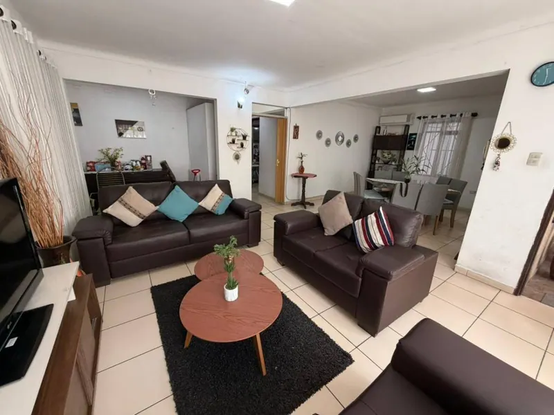 Casa en venta en la Zona Sur, sobre la avenida San Aurelio: foto 5 de 17
