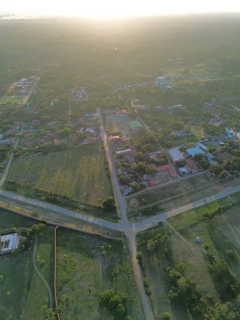 Terreno de 910 m² en venta en el Urubó, zona Urubó Village: foto 6 de 6