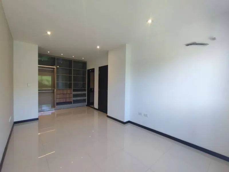Departamento de 3 dormitorios en venta en el condominio Palm Beach: foto 2 de 11