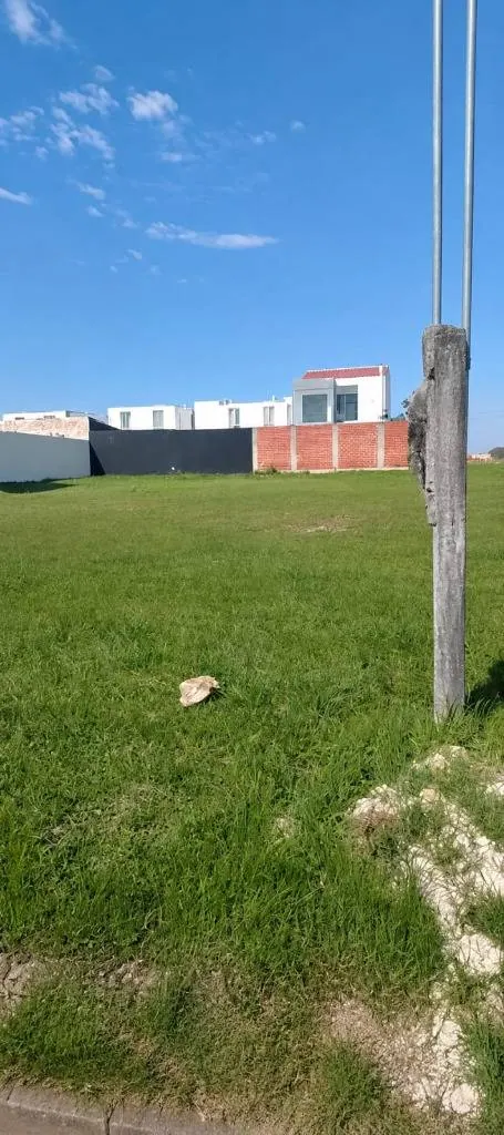 300 m² lot for sale in Lomas del Urubó Sur: foto 2 de 5