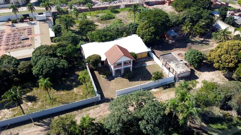 Warehouse with offices for sale in the North Zone, 8th ring: foto 1 de 17