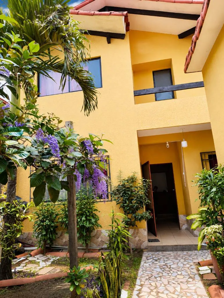 Casa con tienda comercial en venta en la Zona Sur: foto 1 de 12