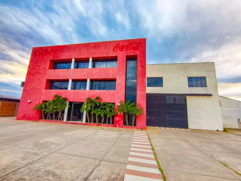 Galpón con oficina en alquiler en el Parque Industrial