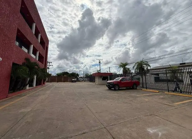 Warehouse with office for rent in the Parque Industrial: foto 8 de 22