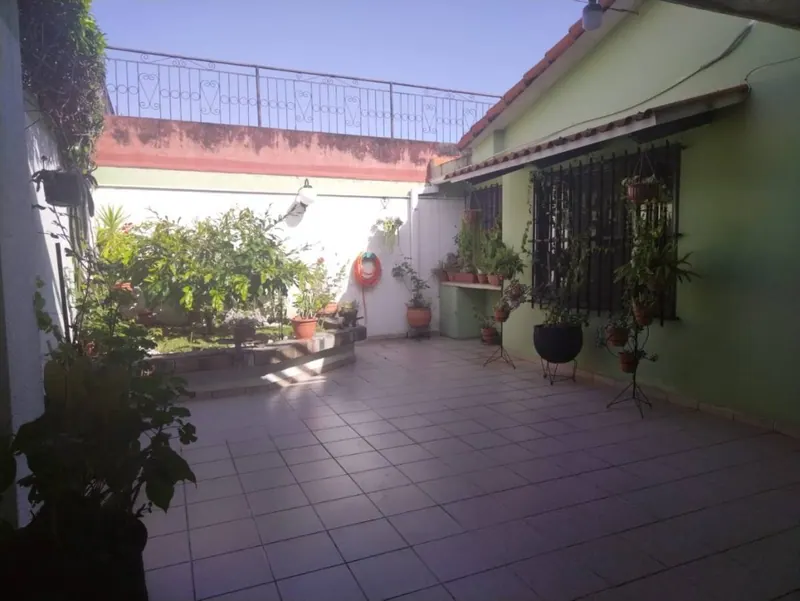 Casa de 5 dormitorios en venta en la Zona Este: foto 2 de 9