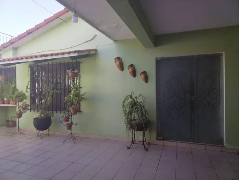 Casa de 5 dormitorios en venta en la Zona Este: foto 3 de 9