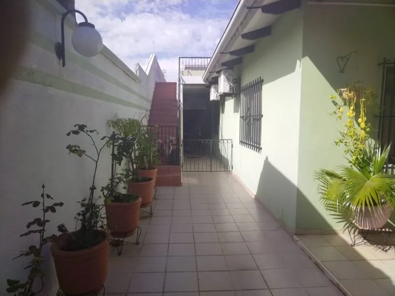 Casa de 5 dormitorios en venta en la Zona Este: foto 4 de 9