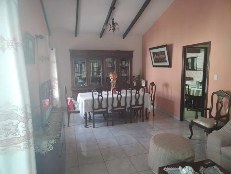 Casa de 5 dormitorios en venta en la Zona Este: foto 8 de 9
