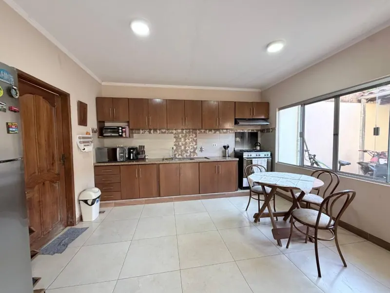 Casa en venta en Cotoca de 3 dormitorios y 310 m² construidos: foto 3 de 21