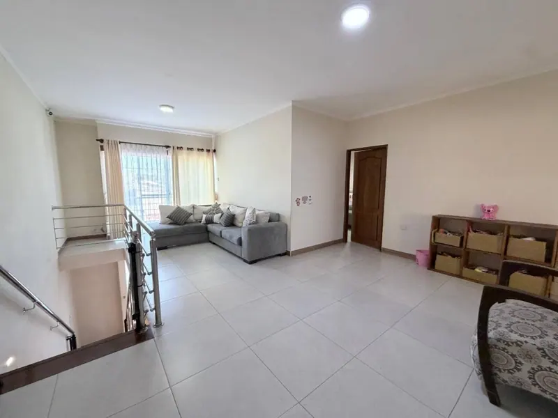 Casa en venta en Cotoca de 3 dormitorios y 310 m² construidos: foto 5 de 21