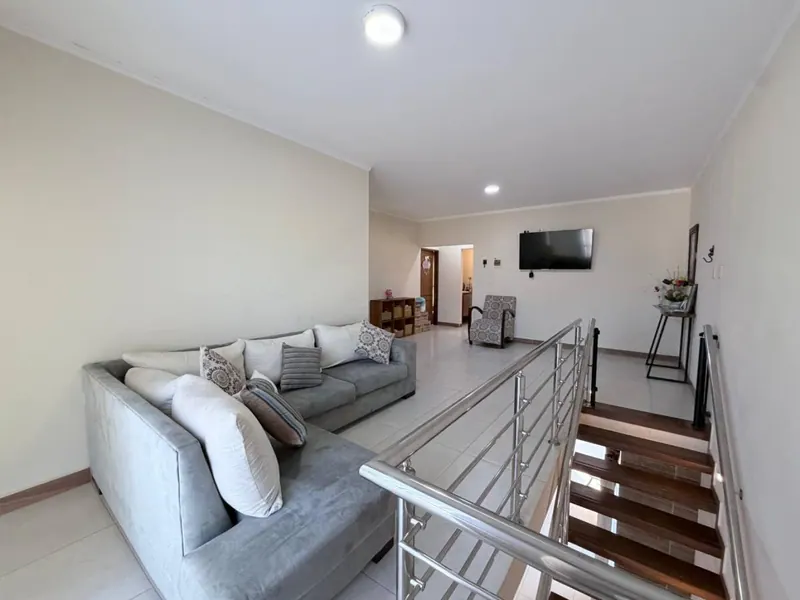 Casa en venta en Cotoca de 3 dormitorios y 310 m² construidos: foto 6 de 21
