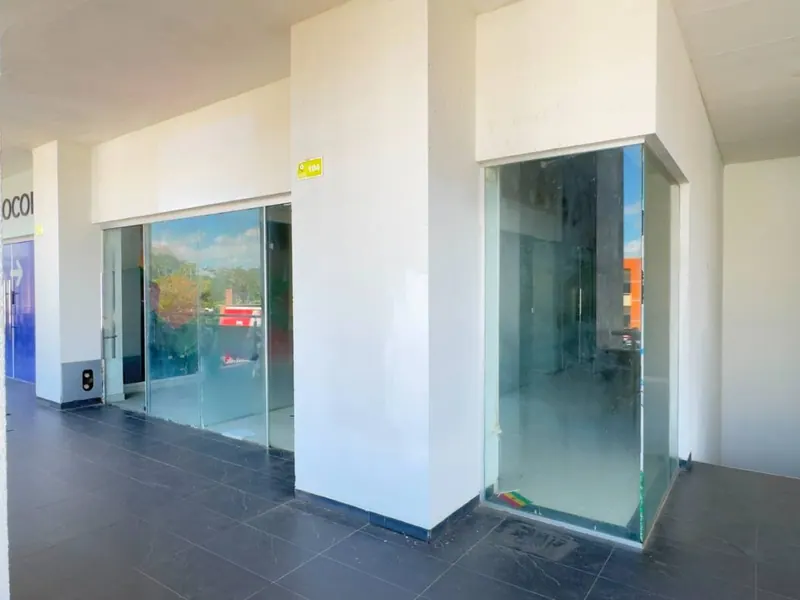 Local comercial en venta en el Open Mall del Urubó: foto 1 de 7