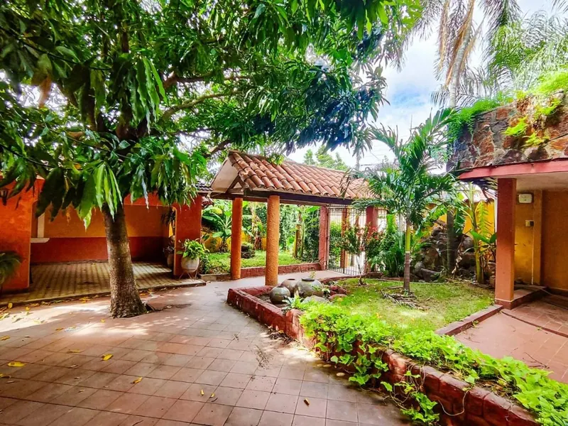 Casa de uso comercial en venta a media cuadra de la av. Piraí: foto 2 de 11