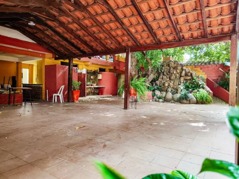 Casa de uso comercial en venta a media cuadra de la av. Piraí: foto 3 de 11