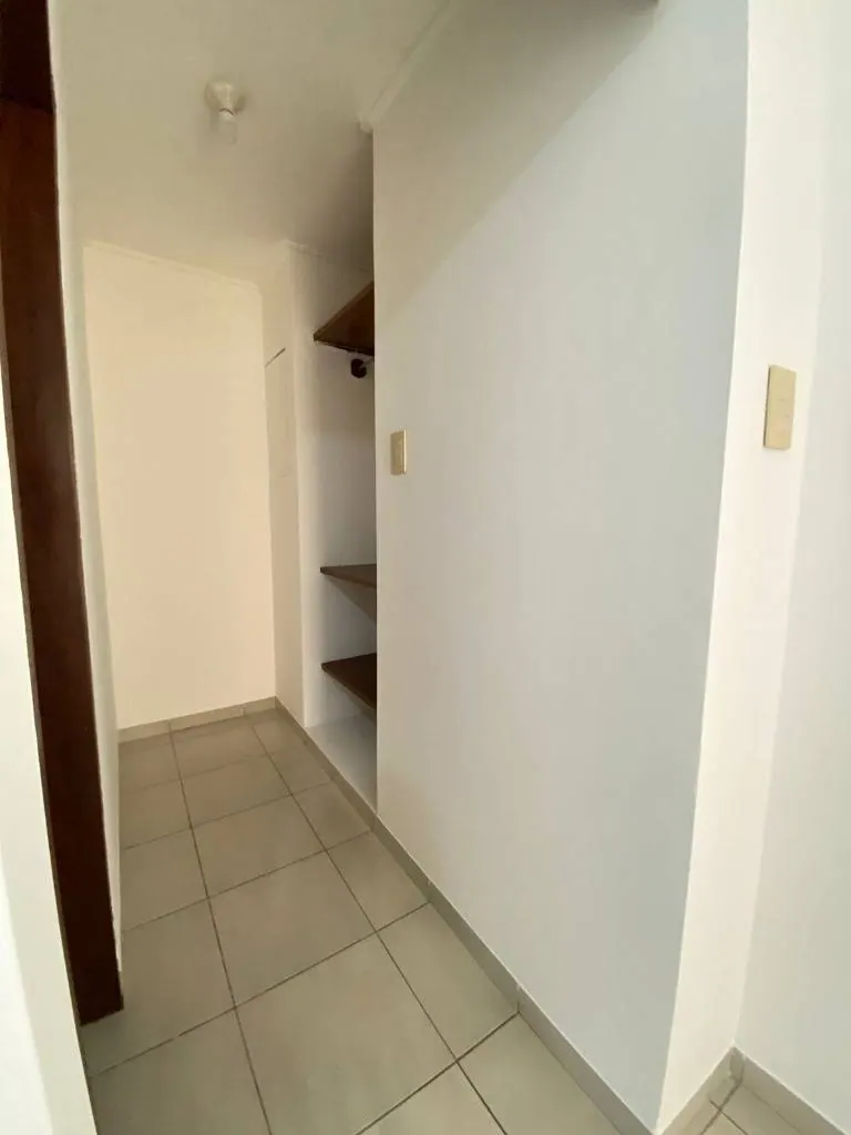 Habitación en alquiler en el centro, calle Perú: foto 2 de 3