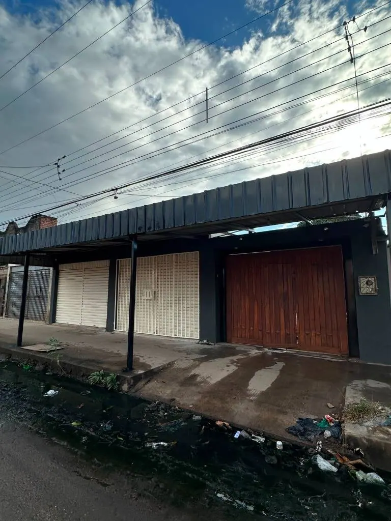 Casa comercial de 5 dormitorios en venta en la Zona Norte: foto 1 de 30