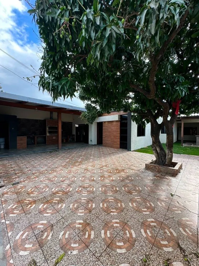 Casa comercial de 5 dormitorios en venta en la Zona Norte: foto 3 de 30