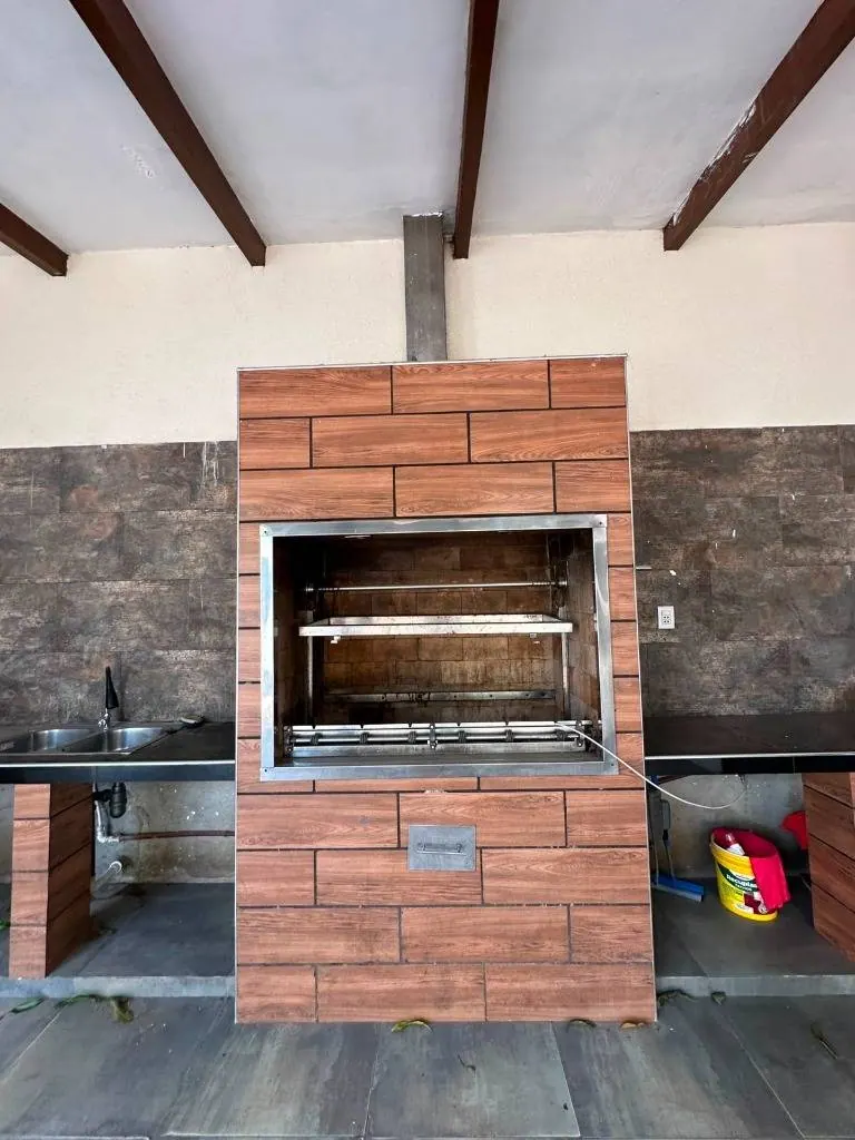 Casa comercial de 5 dormitorios en venta en la Zona Norte: foto 6 de 30