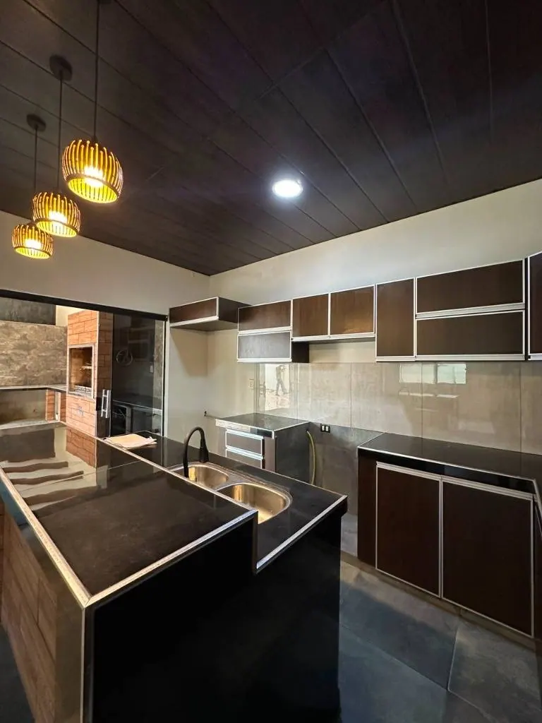 Casa comercial de 5 dormitorios en venta en la Zona Norte: foto 8 de 30