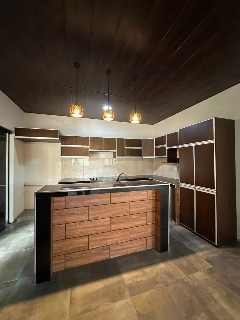 Casa comercial de 5 dormitorios en venta en la Zona Norte: foto 9 de 30