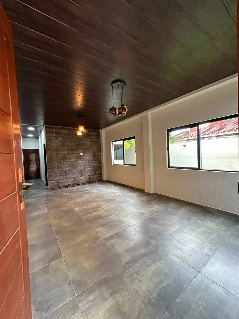 Casa comercial de 5 dormitorios en venta en la Zona Norte: foto 11 de 30