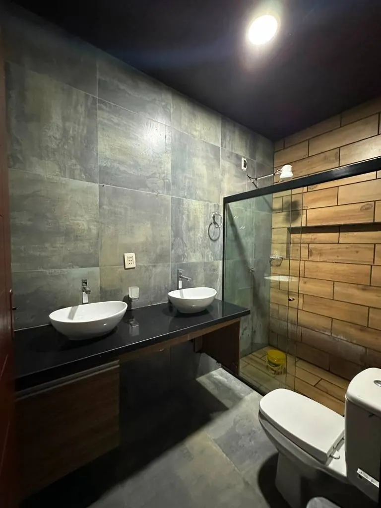 Casa comercial de 5 dormitorios en venta en la Zona Norte: foto 13 de 30