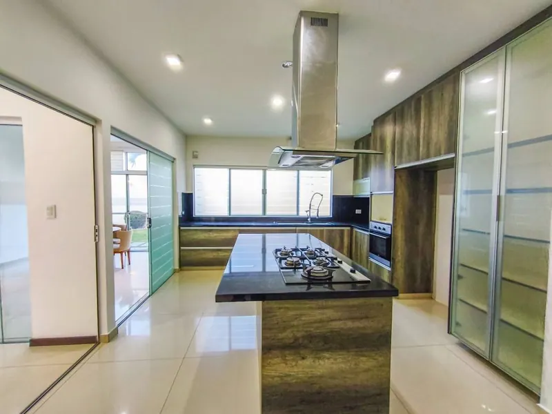 2-storey house for sale in the Jardines del Norte IV gated community: foto 6 de 24