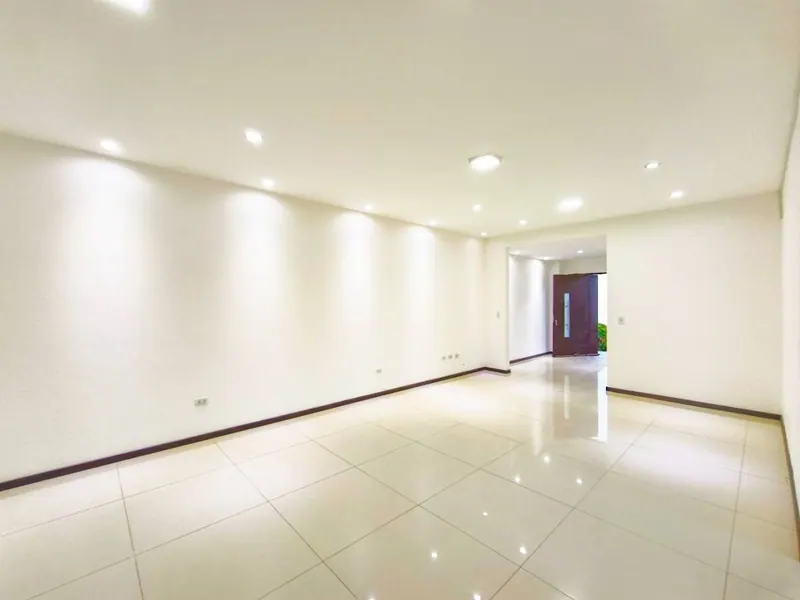 2-storey house for sale in the Jardines del Norte IV gated community: foto 7 de 24