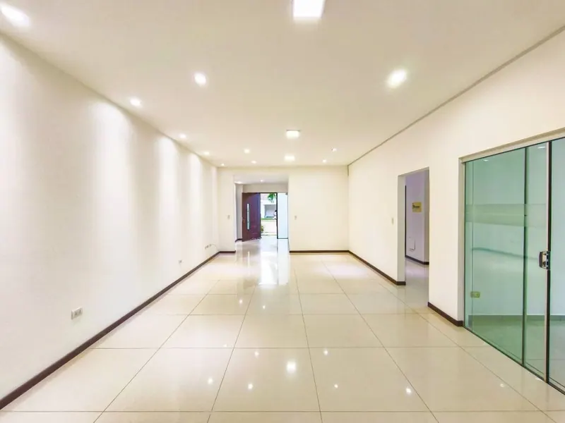 2-storey house for sale in the Jardines del Norte IV gated community: foto 10 de 24