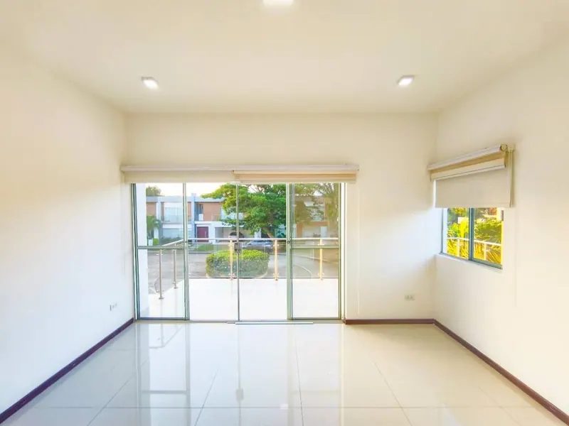 2-storey house for sale in the Jardines del Norte IV gated community: foto 11 de 24