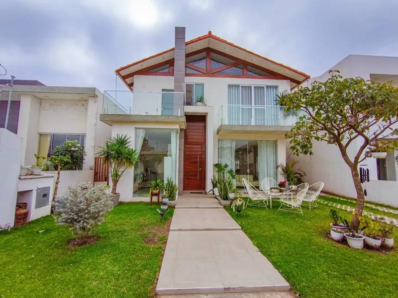 4-bedroom house for sale in the Valle de Cartago gated community: foto 1 de 10