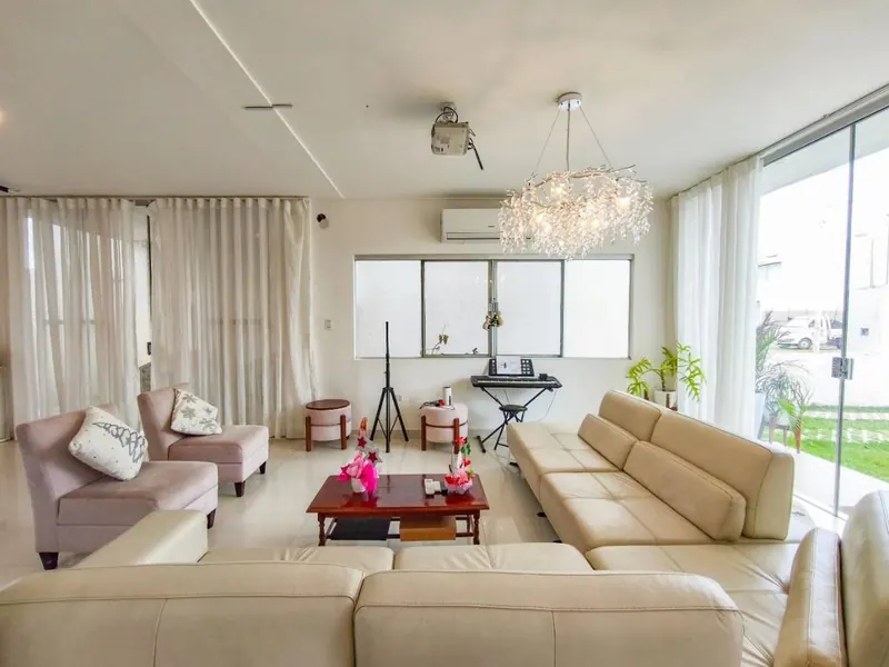 4-bedroom house for sale in the Valle de Cartago gated community: foto 2 de 10