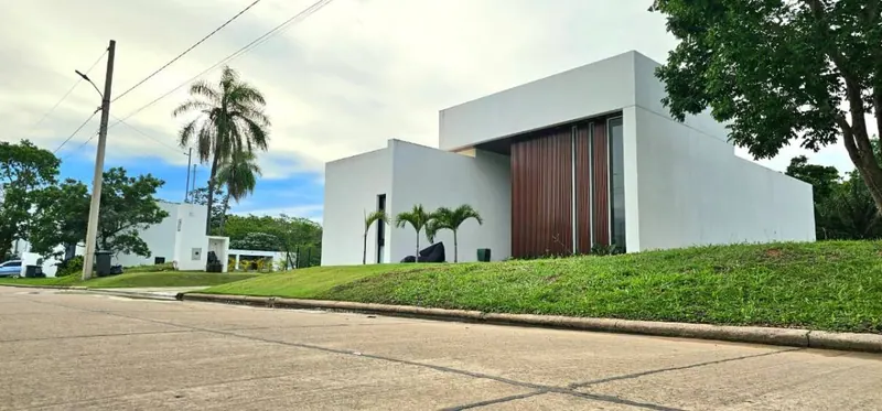 Casa amoblada en venta en el Urubó, condominio Villa Real: foto 2 de 25