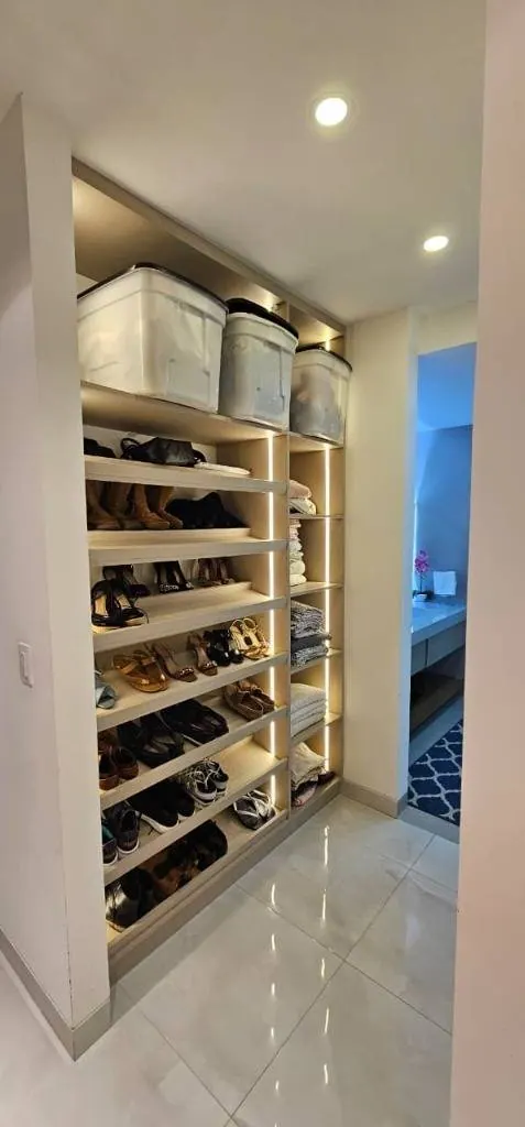 Casa amoblada en venta en el Urubó, condominio Villa Real: foto 12 de 25