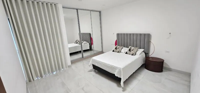 Casa amoblada en venta en el Urubó, condominio Villa Real: foto 18 de 25