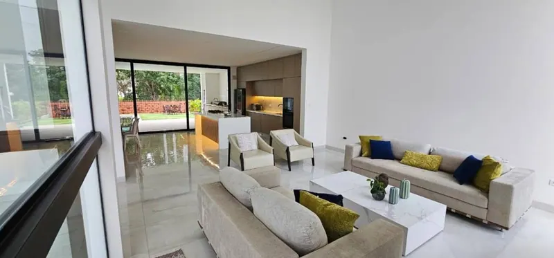 Casa amoblada en venta en el Urubó, condominio Villa Real: foto 23 de 25