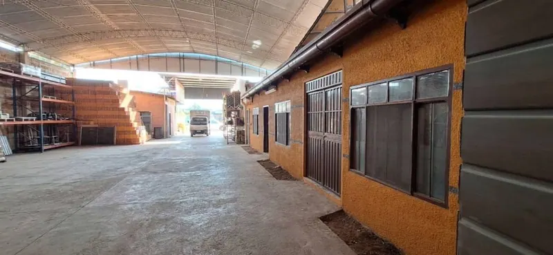 Local comercial en venta en la Zona Este, sobre la av. Cumavi: foto 1 de 21