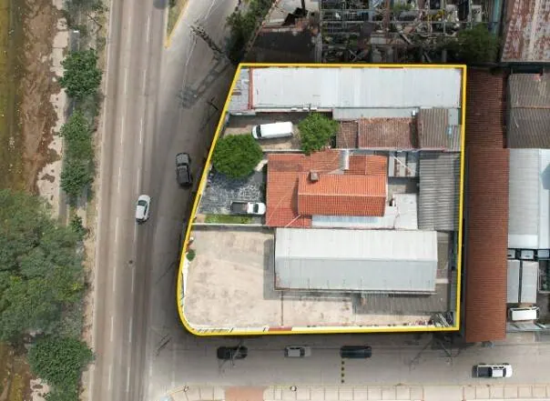 Warehouse, showroom and offices for sale on Av. Roca Coronado: foto 1 de 33