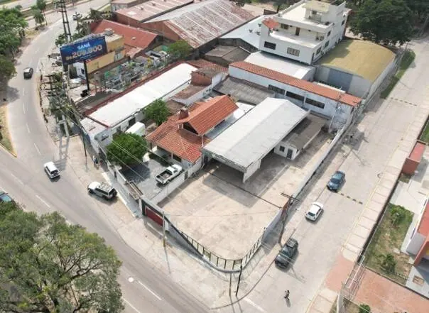 Warehouse, showroom and offices for sale on Av. Roca Coronado: foto 3 de 33