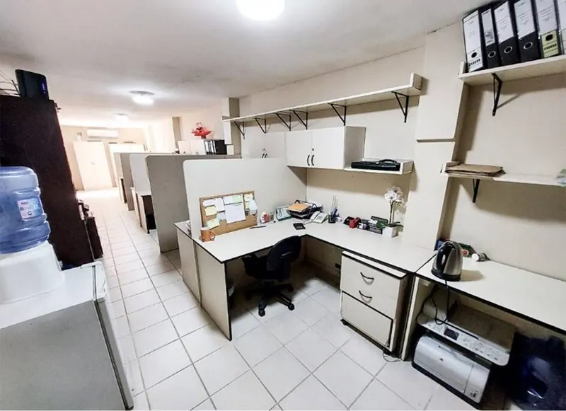 Warehouse, showroom and offices for sale on Av. Roca Coronado: foto 8 de 33