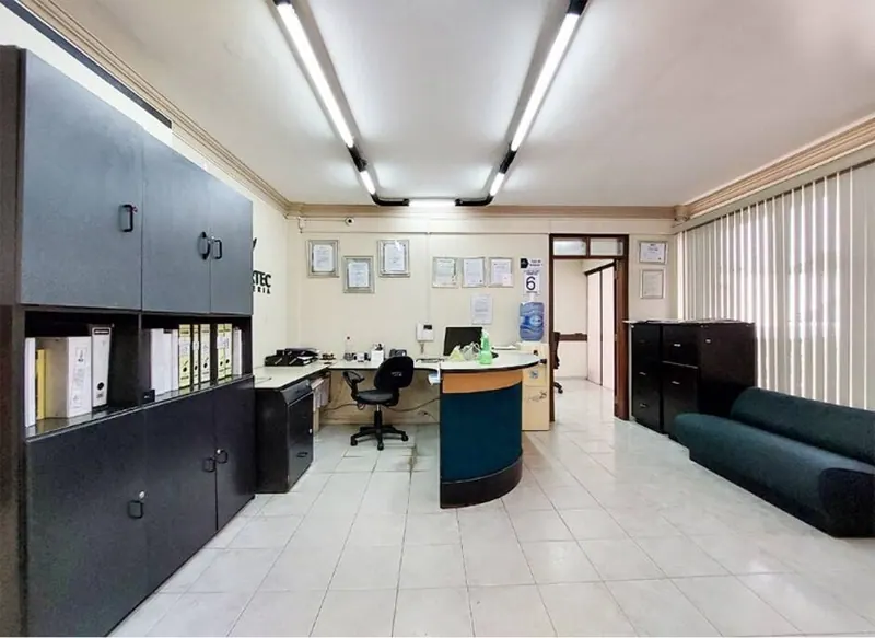 Warehouse, showroom and offices for sale on Av. Roca Coronado: foto 9 de 33