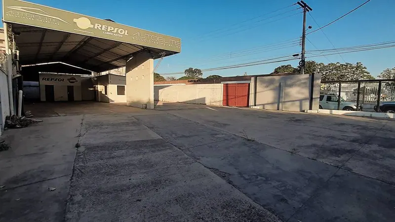 Warehouse, showroom and offices for sale on Av. Roca Coronado: foto 15 de 33