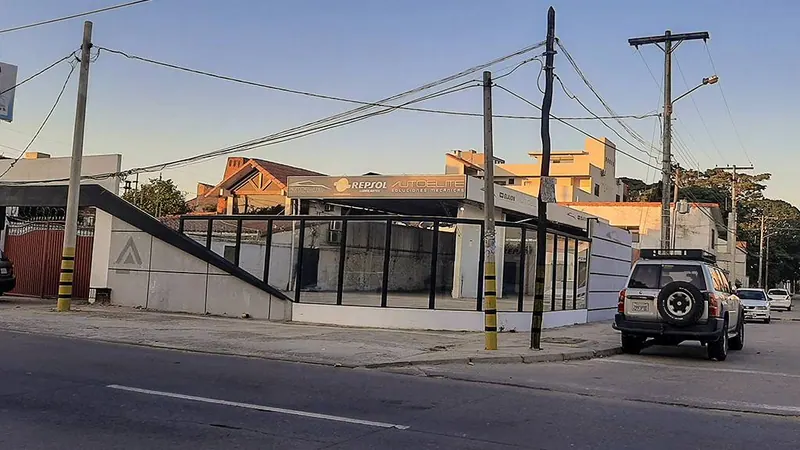 Warehouse, showroom and offices for sale on Av. Roca Coronado: foto 16 de 33