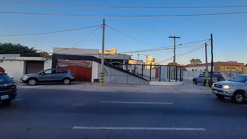 Warehouse, showroom and offices for sale on Av. Roca Coronado: foto 17 de 33