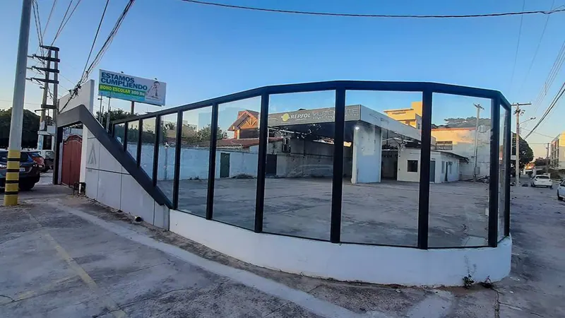 Warehouse, showroom and offices for sale on Av. Roca Coronado: foto 18 de 33